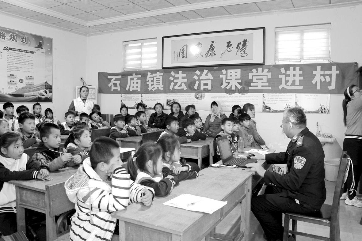 石庙镇法治课堂进康园.jpg