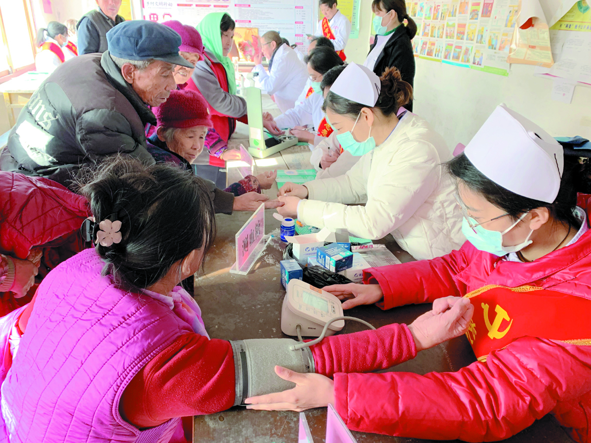 滨州市中心医院何坊街道开展义诊活动.jpg