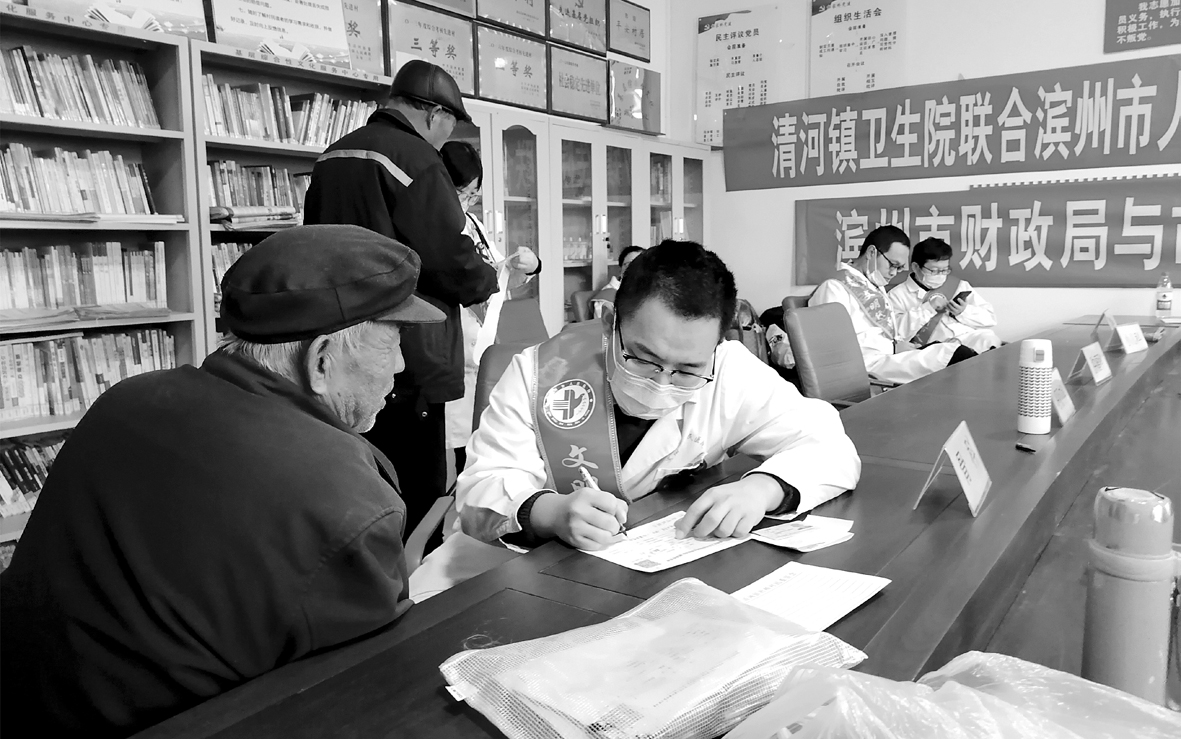 为群众查体现场2.jpg