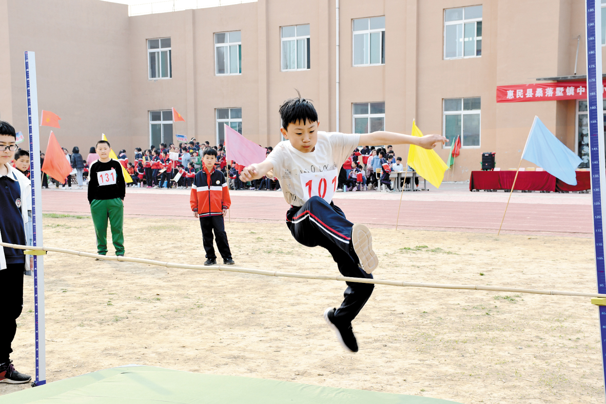 桑落墅镇中心小学春季田径运动会火热开赛 (3).jpg