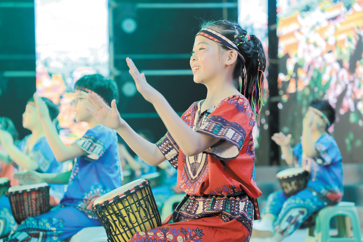非洲鼓表演《站在草原望北京》 - 复件.jpg