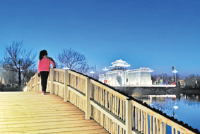 站在桥上看风景 2020.jpg