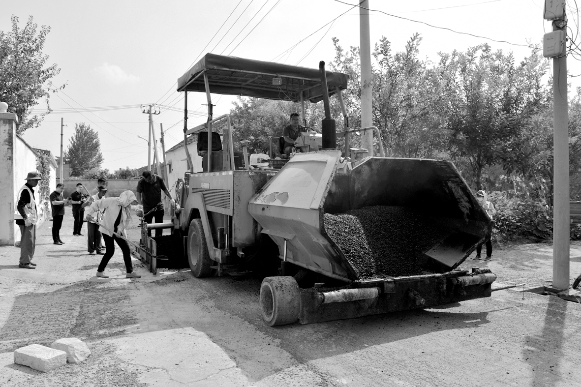 1664589200639355.jpg 桑落墅镇:圆村民修路梦,解决群众“出行难” (2).jpg