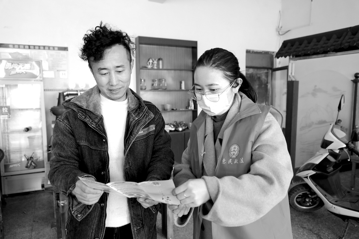 面对面讲解防诈骗知识dfgqwrg.jpg
